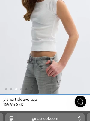 Vit sleeve top - Jättesnygg tröja precis köpt från gina young i strl 146/152 men har bara använt den ca 2 ggr ❣️