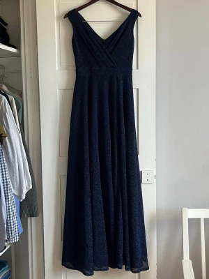 Balklänning  - Goddiva Balklänning, mörkblå glitter