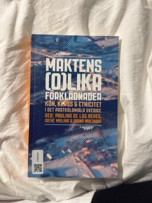 Maktens (o)lika förklädnader  - Säljer denna kurslitteratur: ”Maktens (o)lika förklädnader-kön, klass & etnicitet i det postkoloniala Sverige”. Jättefint skick! Helt och fint omslag, inga tecken på användning, inga understrykningar/vikta hörn 