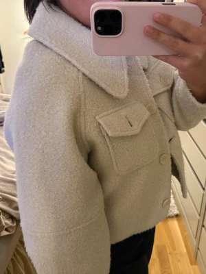 Jacka - Säljer min höstjacka! Jackan är andvänd få antal gånger. Pris går alltid att diskuteras ☺️💕