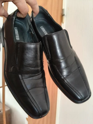 Svarta loafers från Limited - Ny skor ,provad en gång. 