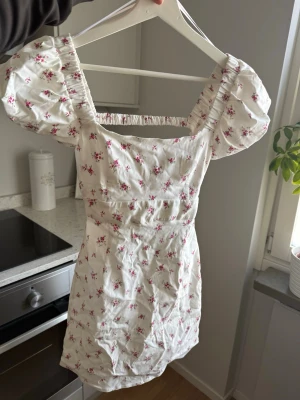 Klänning - Ny med lappar 