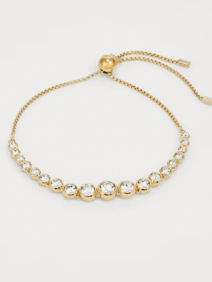 Guldpläterat armband från Maudella - Snyggt armband i 18 karats guldplätering från Maudella med gnistrande runda cubic zirconia-stenar. Justerbar kedja med pärlformade detaljer och elegant design som ger en lyxig känsla till din stil.