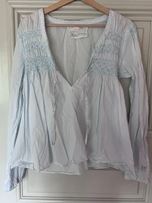 Blus - Suersöt odd molly blus med små paljetter som tyvärr inte kommer till användning 💙