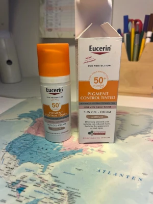 Eucerin Pigment Control Tinted SPF50 - Tinted sunscreen från Eucerin med SPF50. Säljer för jag köpte fel färg, helt nybförutom att jag la en pump på handen. Ny pris 275💕