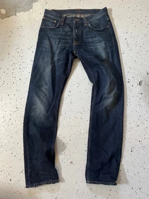 Nudie Straight Alf - Riktigt snygga raka nudies me as najs passform. Skriv om ni vill ha bild me dom på eller ha prisförslag! Storlek 32/34 men passar även 33 eller 32 längd beroende på hur man vill att de ska se ut. Ja brukar ha 32 men dessa är snygga ändå.
