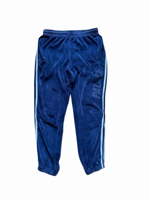 Palace X Adidas Velour Byxor  - Ovanlig collab från 2016. Okej vintage skick. Inga hål eller fläckar. Size M. 