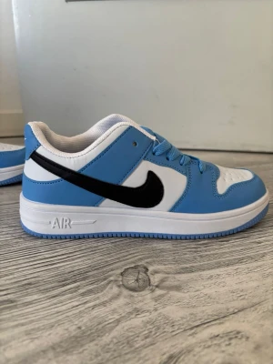 Sneakers - Nya  sneakers ej använda, inget märke