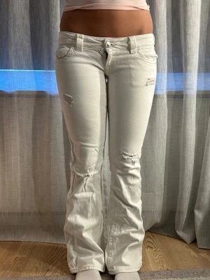 Jeans från gina! - Säljer mina favvo jeans från gina då jag tycker de är lite för lågmidjade.. inga defekter alls, supersnygga nu till sommaren!