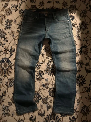 Jack & Jones Jeans - Jack & Jones jeans, Skick: 9,5/10, nästan aldrig använda | Storlek: 30/30! | Modell: Glenn / SLIM FIT | Är väldigt svåra att hitta och dem har en sjukt snygg ich fräsh tvätt! 