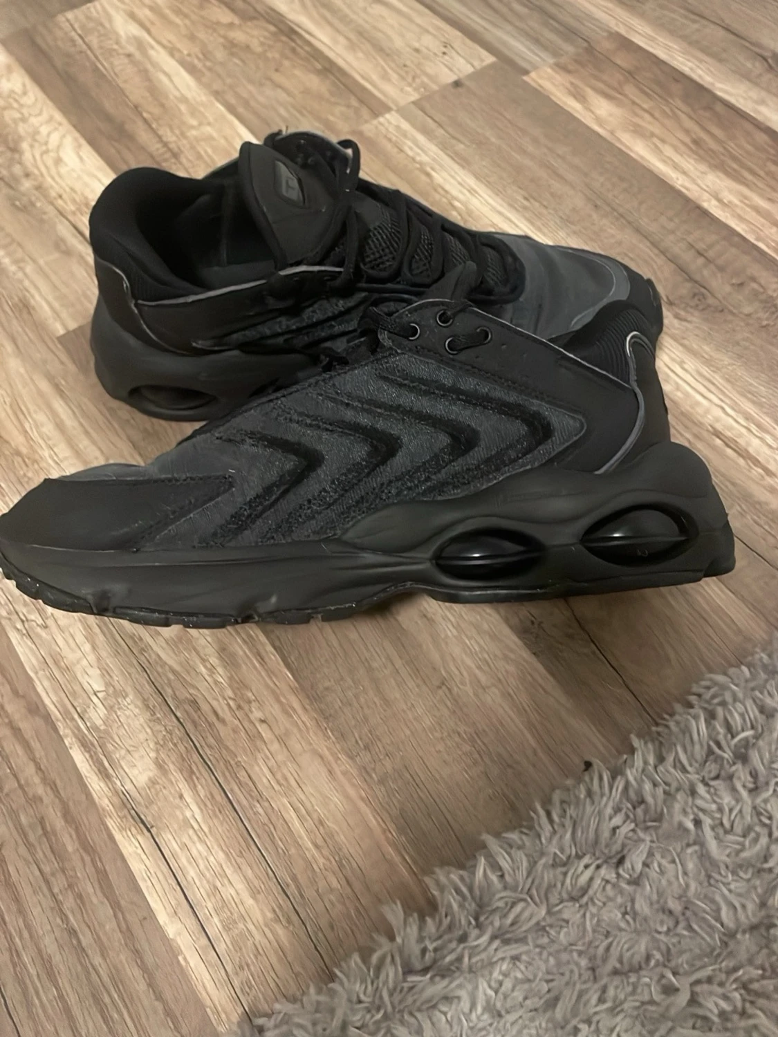 Svarta Nike sneakers med zigzag-mönster, Nike tw airmax  - 1