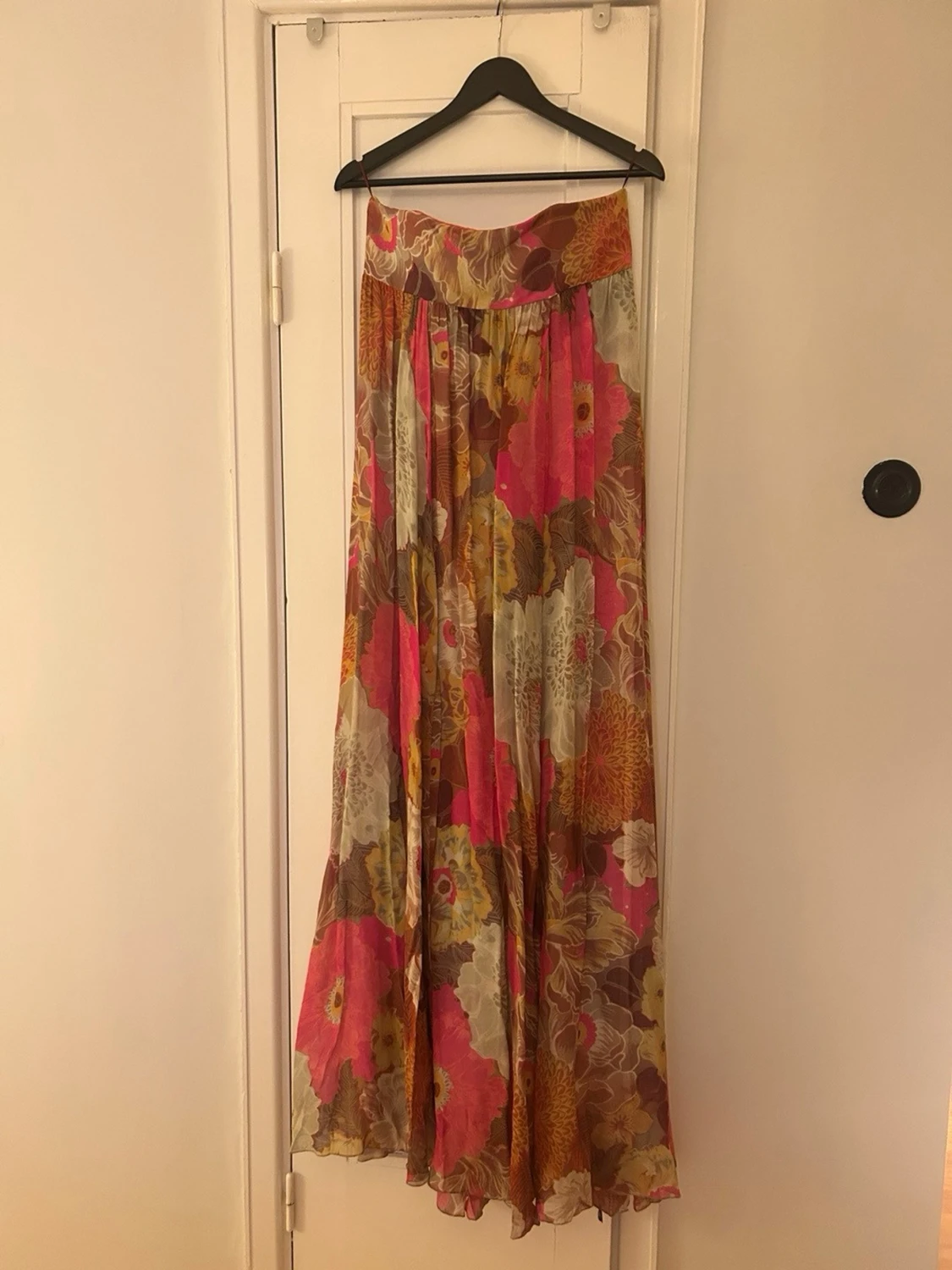 Blommig axelbandslös långklänning - 3