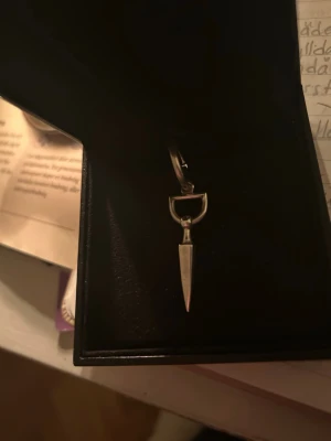 Maria Nilsdotter örhänge  - Jättefint örhänge! Lite slites men annars jätte fin