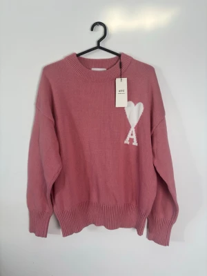Rosa stickad tröja från Ami - Storlek: S | Skickar snabbt | Helt oanvänd