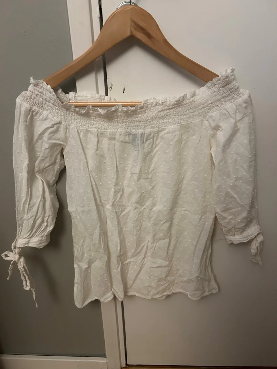 Vit offshoulder topp Atmosphere