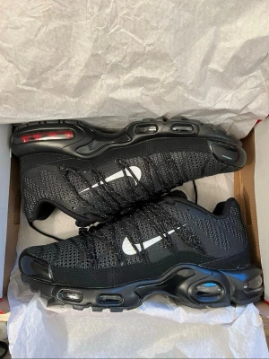 Nike Air Max  - Helt nya och är oanvända. St 39 skickas samma dag vid köp. Priset kan diskuteras