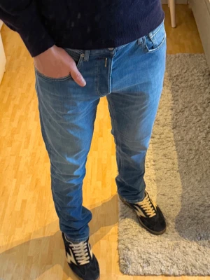 Replay Grover Straight Fit Jeans - Replay Grover Straight Fit Jeans | Storlek: 30/34, passar dig runt 190 cm | Skick: 9/10, använda fåtal gånger | Bara att skriva vid funderingar✍️