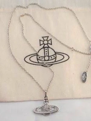 Vivienne Westwood Orb halsband silver - Westwood halsband, gjord av silver och metall. nytt skick