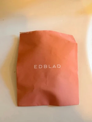 Edblad örhängen  - Oanvända silverörhängen från edblad, jätte fint skick! Säljer pga de inte kommer till nån användning, kan sänka pris vid snabb affär💌