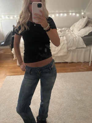 Diesel jeans  - Säljer dessa super fina jeansen ifrån Diesel 💕 Dem är i väldigt bra skick och är väldigt snygga! Skriv om ni har några frågor eller vill ha flera bilder. Säljer då dem nu har blivit för tajta för mig 💕