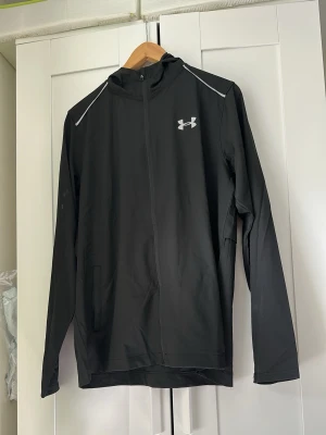 Svart träningsjacka från Under Armour - Xl/ L mått kan skickas 