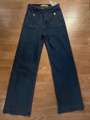 Stradivarius jeans  - Jeans från Stradivarius Öppen för bud vid snabb affär. Paketpris vid köp av flera plagg.🎀