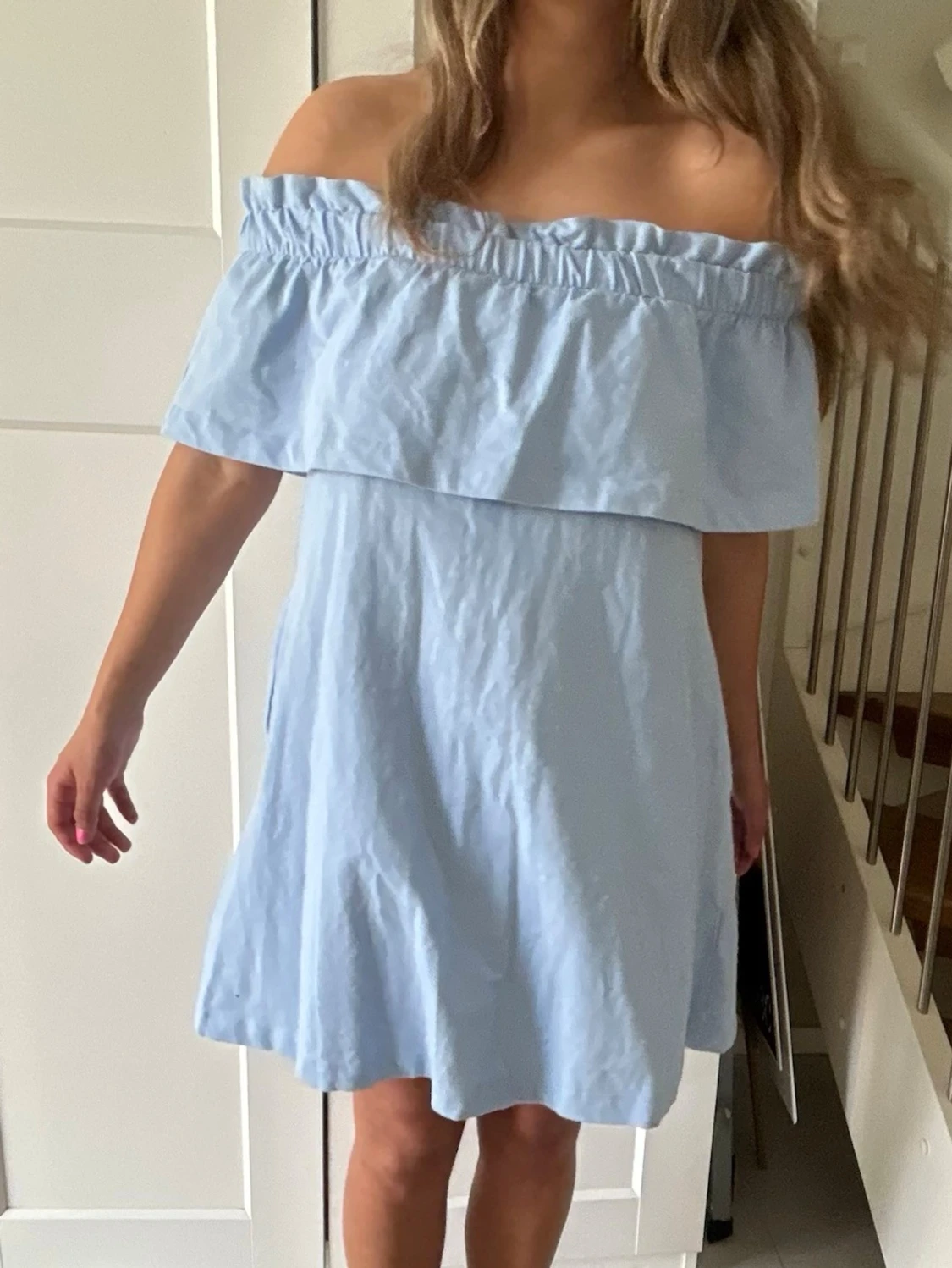 Ljusblå offshoulder klänning - 1