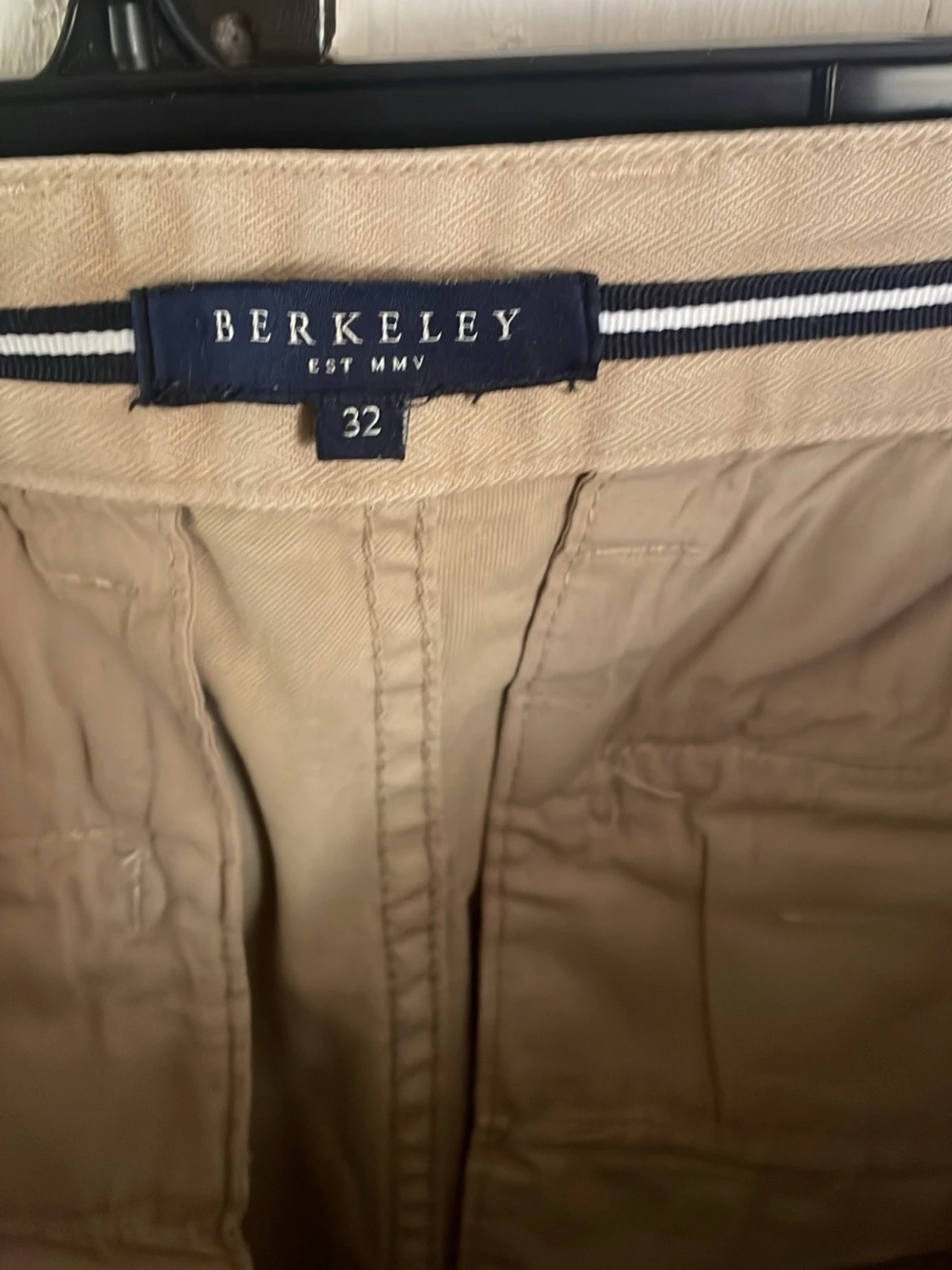 Beige shorts från Berkeley - 1