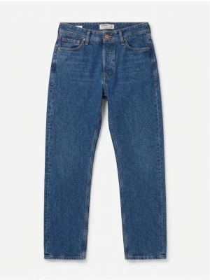 Blå loose fit jeans från Jack & Jones - Säljer ett par klassiska blå jeans från Jack & Jones i loose fit-modell. Jeansen har fem fickor, raka ben och är tillverkade i slitstark denim. Perfekta för en avslappnad och trendig look.