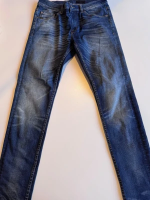 ~Tiger of Sweden~ - Ett par Tiger of Sweden jeans som är väldigt fina. Storleken är 31/34 men passar mer som 31/32-33