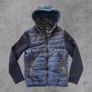 Snygg Massimo Dutti cardigan  - Snygg Massimo Dutti cardigan  Storlek M Mycket bra skick Pris går att diskuteras  Hör av er vid frågor!