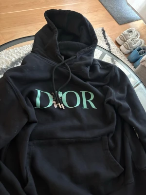 Hoodie  - Hej säljer en hoodie som är för liten för mig storleken är XS