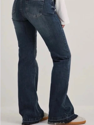 Jeans  - Lågmidjade no waist jeans från Nelly. Råkade köpa för liten storlek och kan ej retunera. 