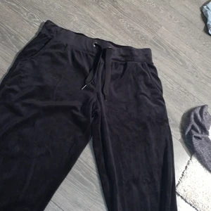 Mjukisbyxor - Svarta mjukis använda 4ggr kanske bra skick
