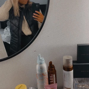 Stickad tröja st S - En beige stickad tröja, storlek s, sitter bra, själs då den inte kommer till användning. Använd fåtal gånger. 