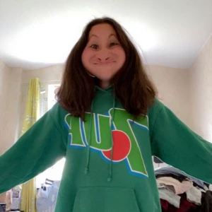 ✨ - Stor skön tröja med några fläckar men annars så är den i bra skick 🥰