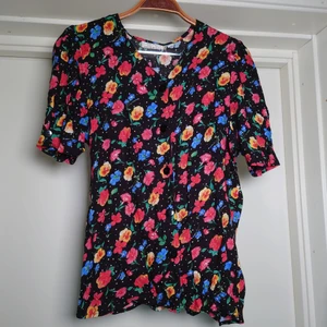 Vintageblus - Fin liten vintageblus med bli mönster🍀