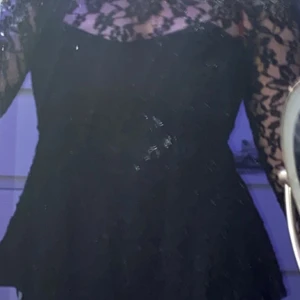 Top - Skit snygg tröja med spets❤️ (förlåt för den dåliga kvaliteten på andra bilden) några år gammal men fortfarande bra kvalitet! 