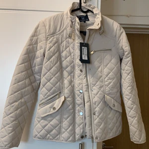 Jacka från Mq aldrig använt - Beige jacka, passar till höst/vår. 