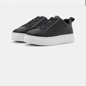 Skor - Säljer dessa skor som är helt nya! Passar mig som har 37/38❤️