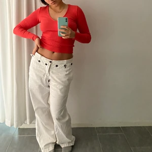 Tröja! - Snygg tröja till lågmidjade jeans! Möts på söder annars står köparen för frakt på 45kr ❤️