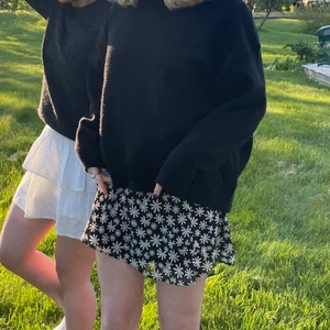 Kjol - Blommig kjol som inte kommer till andvändning, pris+frakt💞