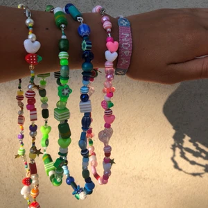 Halsband  - Supersöta halsband som piffar till en outfit☘️ Tar beställningar på egna designer eller färger!                        frakt: 12kr