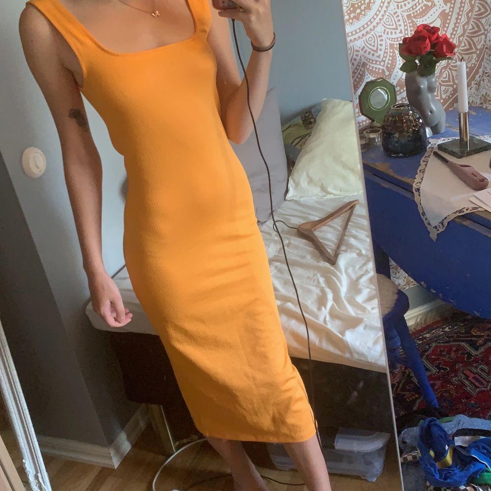 Orange klänning - Gina Tricot | Plick Second Hand