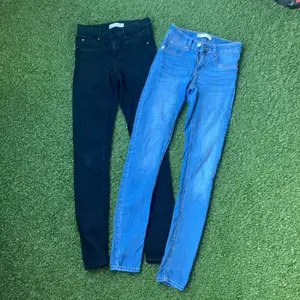 Ett par lågmidjade skinny jeans som är använda rätt mycket. 50kr styck och för båda 100kr. Frakten tals om vid köpet och kan även mötas upp i Göteborg. 