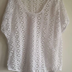 Vit spets tunika  - Vit spets tunika Strl Xl Hel ren rök djur fri 