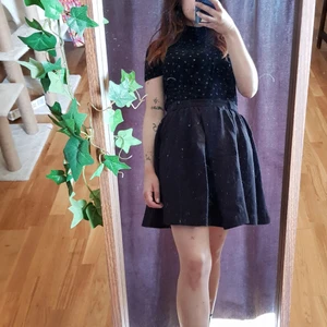 Meshtopp strl XS/S - Meshtopp med glittriga stjärnor på, 90-tal/00-tal. Köpt i vintage-butik.