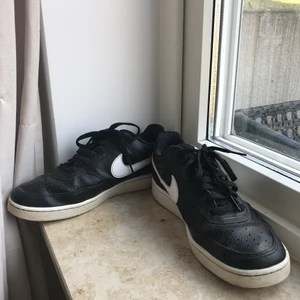 Nike skor - Nike skor i storlek 39. I nyskick