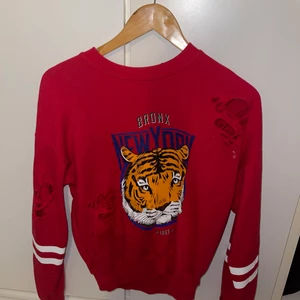 Red oversized sweater - Säljer denna KENZO liknande tröja. Köparen står för frakt 😊