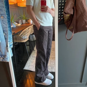 Bruna chinos - bruna chinos i strlk 32 ish🤝 fin brunfärg och vid passform👍